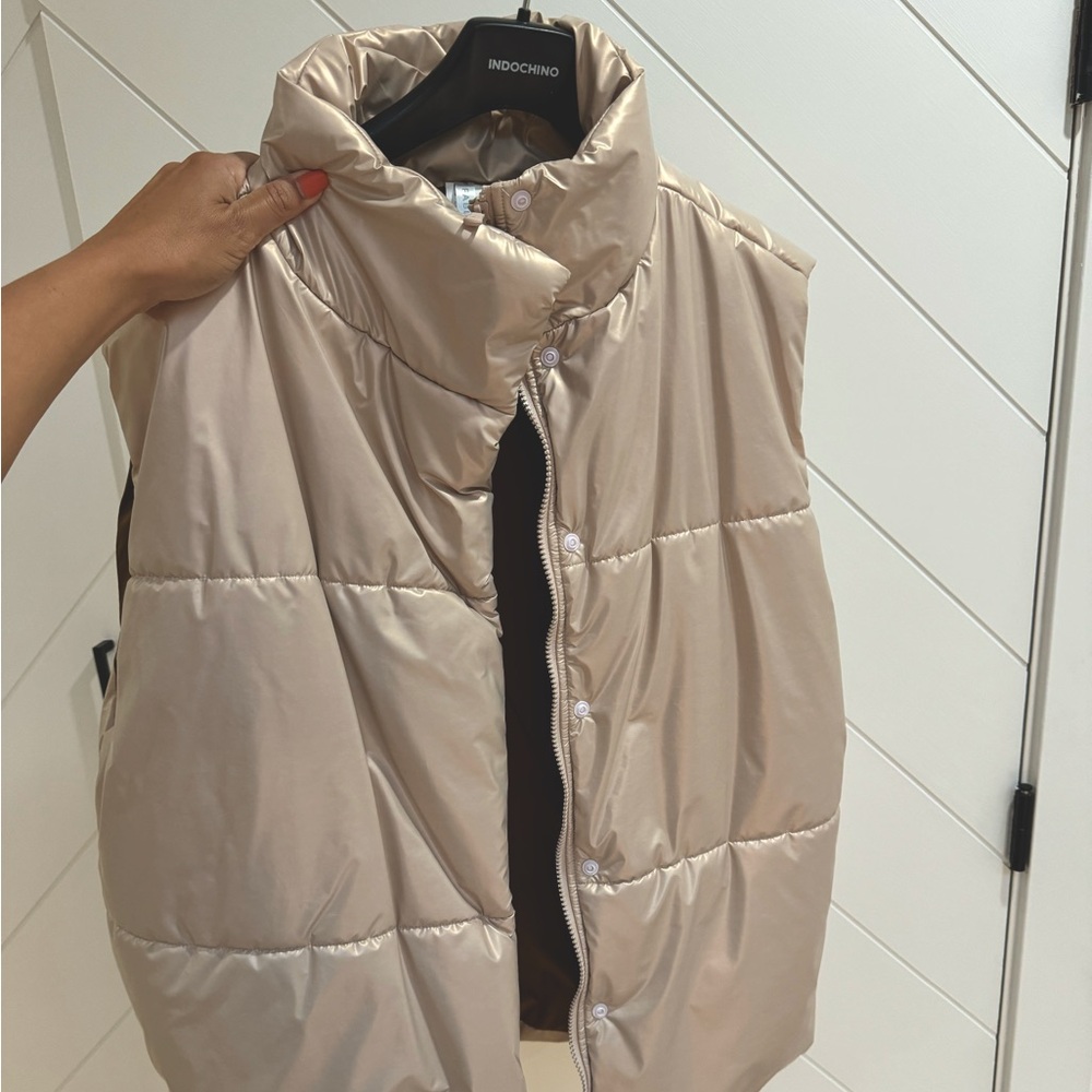 Oversized Fabletics gold vest